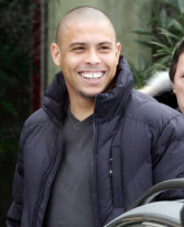 Ronaldo firma contratto col Milan
